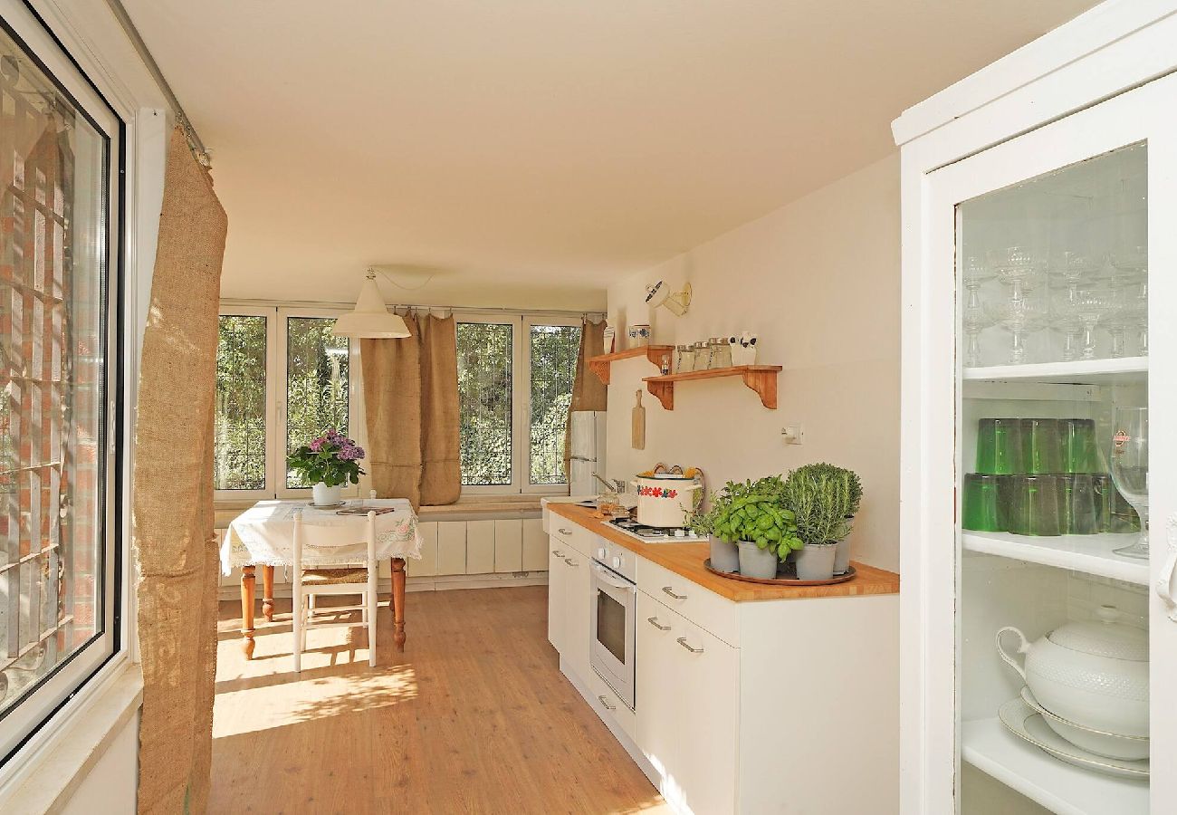 Apartment in Manerba del Garda - Casa Romantico Eden