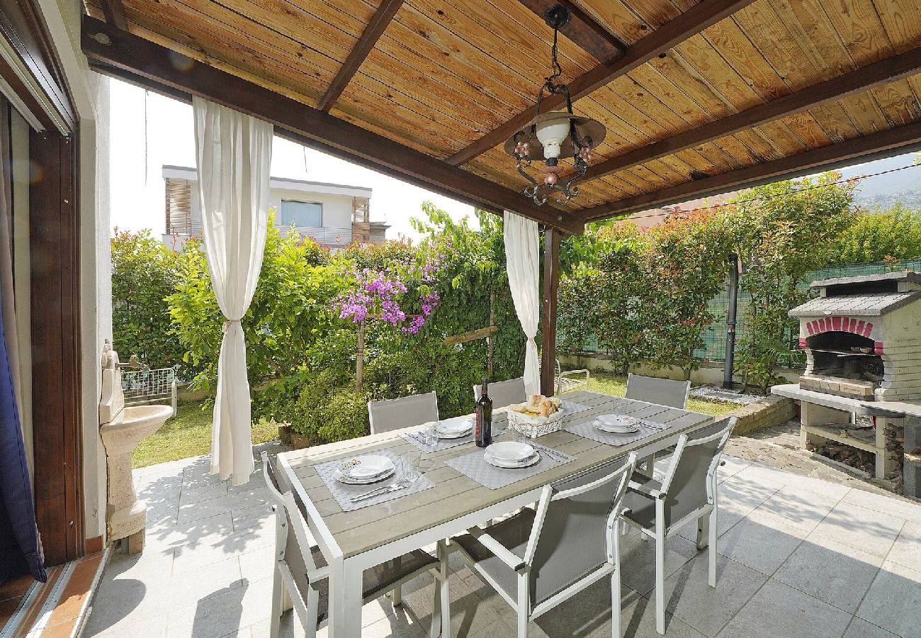 Apartment in Toscolano-Maderno - casa della Bougan-ville BS-L312-UGOF40A