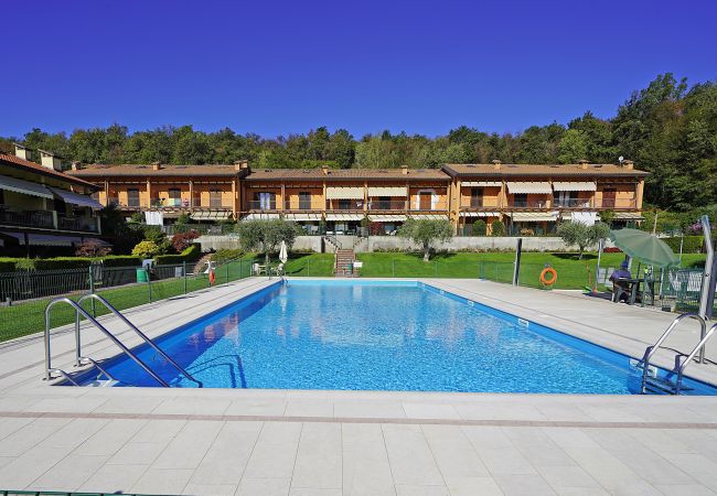 Apartment in Puegnago sul Garda - Appartamento Borgo Alto