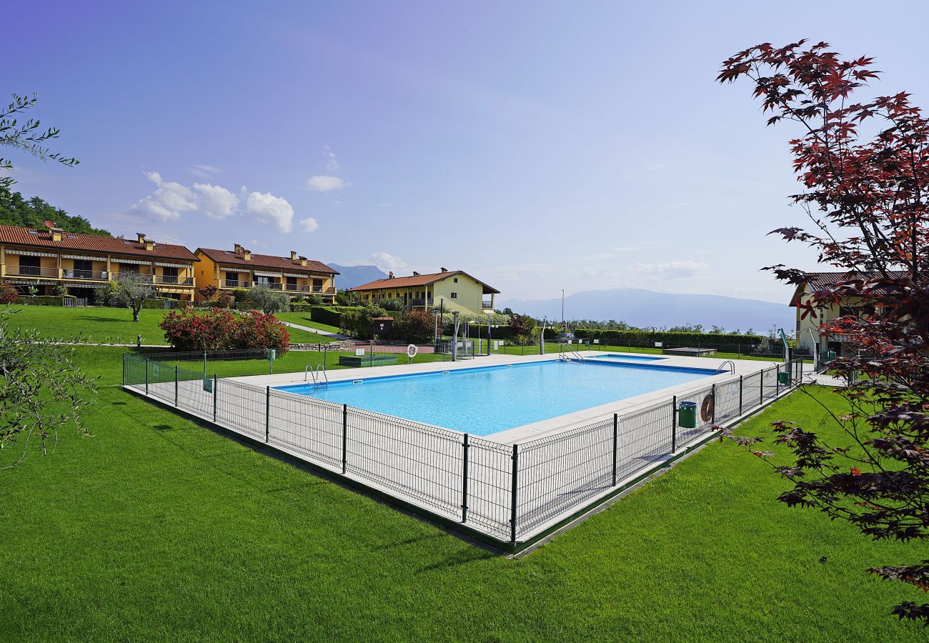 Apartment in Puegnago sul Garda - Appartamento Borgo Alto