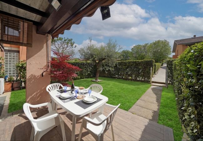 Apartment in Sirmione - Garden and pool retreat